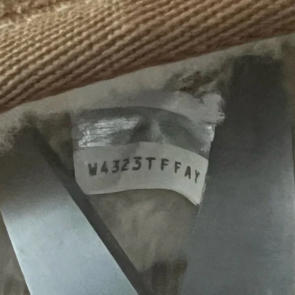 UGG Classic Logo chestnut Brown Mini Boots Sz 6 - Picture 11 of 11